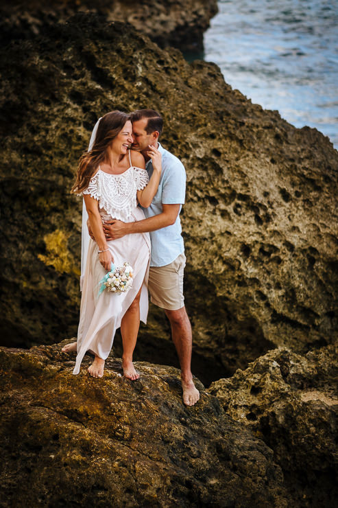 trouwen op bali op het strand - trouwfotograaf
